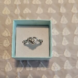 Beautiful 925 Sterling Silver Detailed Heart Shaped Ring Sz 5